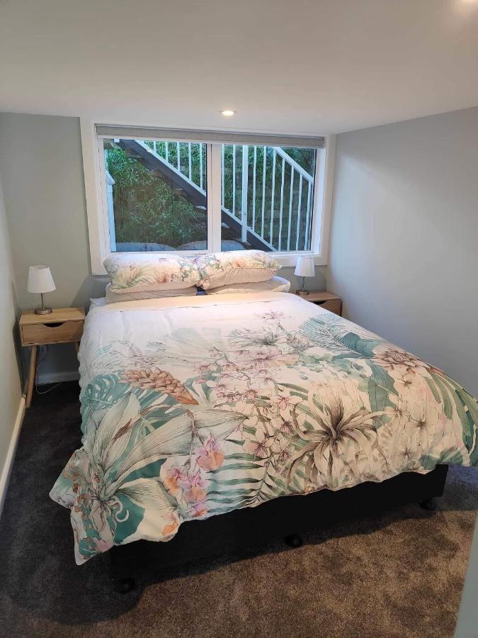 Fully Renovated Hillside Apartment Close To City Christchurch Extérieur photo
