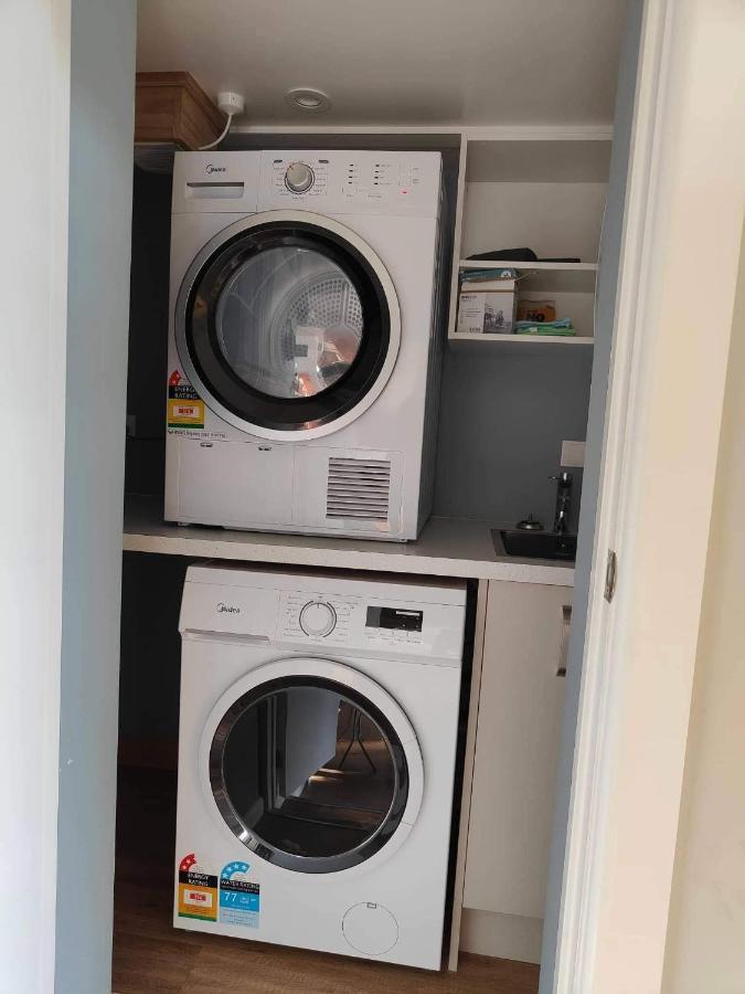Fully Renovated Hillside Apartment Close To City Christchurch Extérieur photo