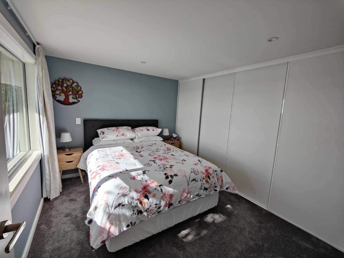 Fully Renovated Hillside Apartment Close To City Christchurch Extérieur photo