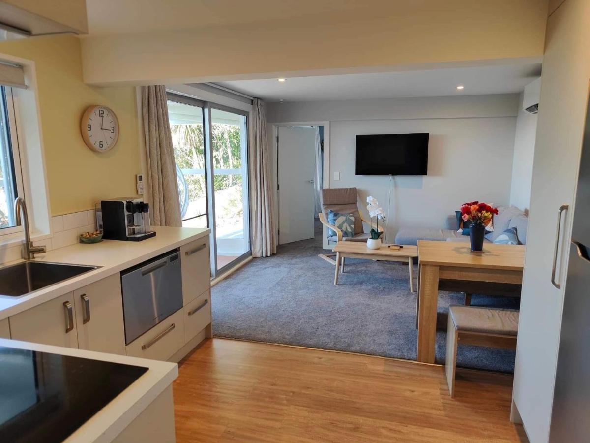 Fully Renovated Hillside Apartment Close To City Christchurch Extérieur photo