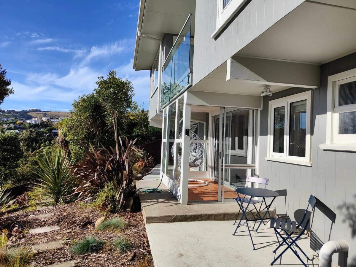 Fully Renovated Hillside Apartment Close To City Christchurch Extérieur photo