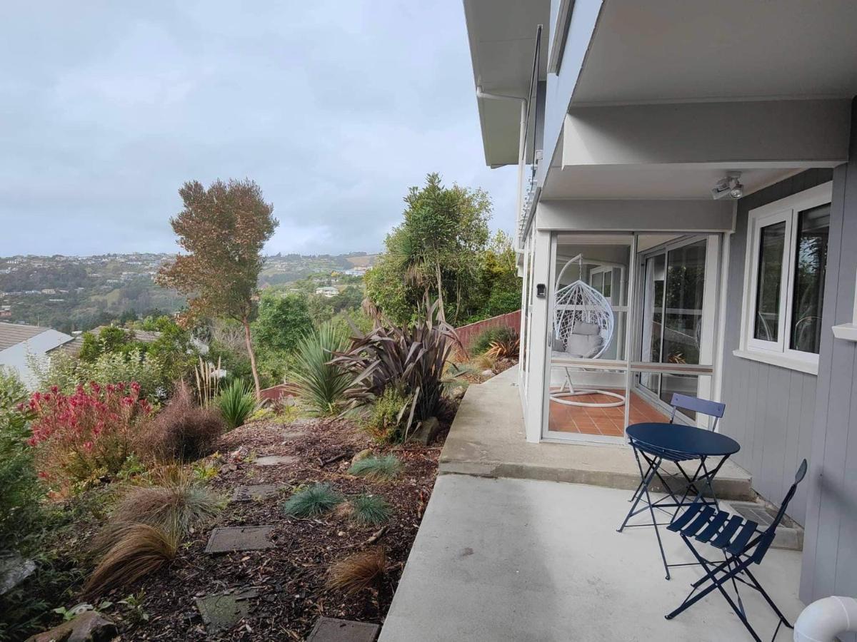 Fully Renovated Hillside Apartment Close To City Christchurch Extérieur photo